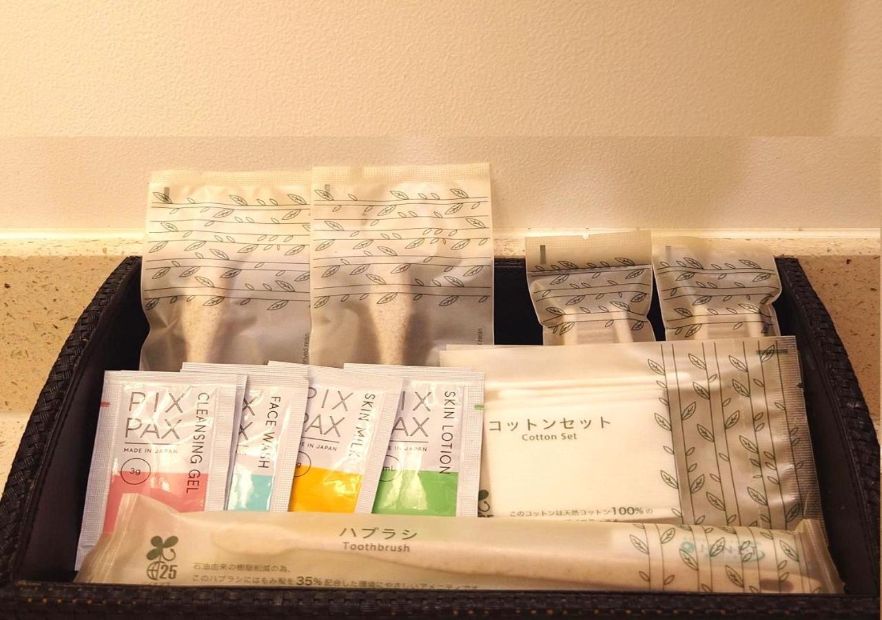 Hotel Monterey Okinawa Spa & Resort Onna Extérieur photo A selection of toiletries in a hotel bathroom